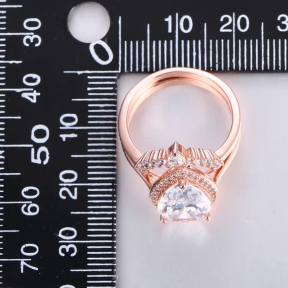 14K Gold Finish Pear Shaped Simulated Diamond Ring Set - Picture 5 of 7